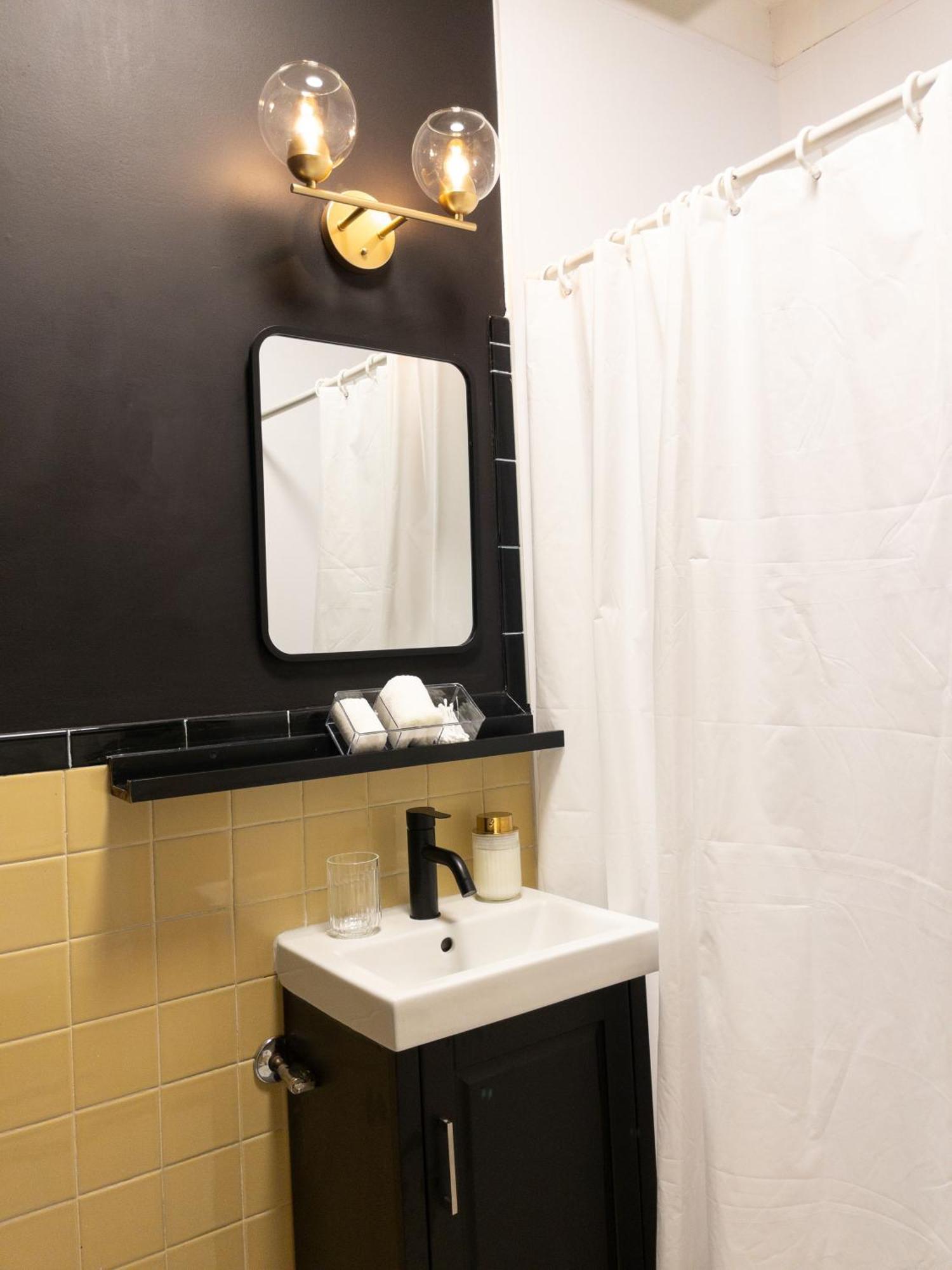 Heart Of Mtr For Memorable Experience 7Minmetro 2 Backyard Fully Equipped Villa Montréal Eksteriør bilde